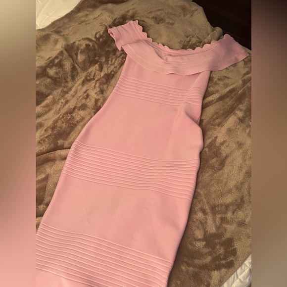 House of CB AMADEA Lilac Fluted Off Shoulder Midi Bandage Dress Large - Picture 3 of 6